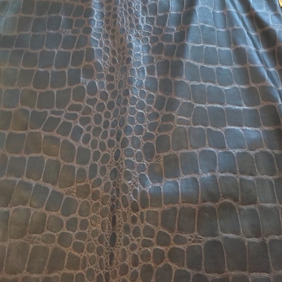 Super stylish Faux leather crocodile pencil skirt - Picture 2 of 4