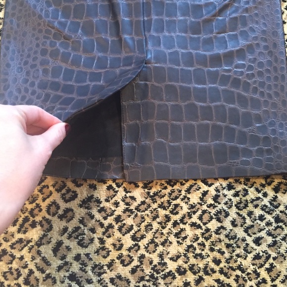 Super stylish Faux leather crocodile pencil skirt - Picture 3 of 4