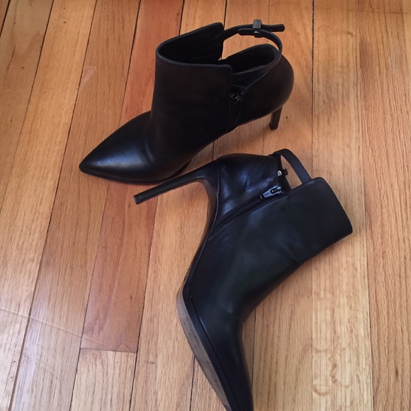 VINCE Calla Black Leather Booties sz 39 - Picture 3 of 4