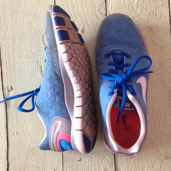 Women's Nikes size 7.5