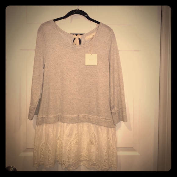 Sweatshirt Top with Lace and Bow