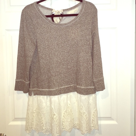 Sweatshirt Top with Lace and Bow