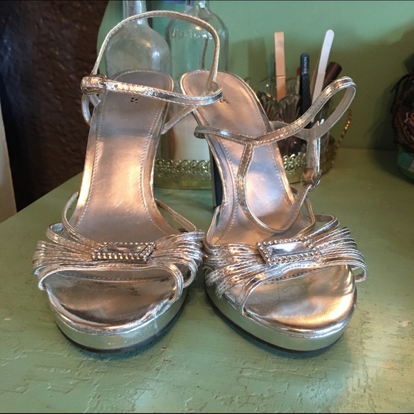 🔥FLASH SALE🔥Apt. 9 Silver Rhinestone Heels Size