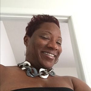 Meet your Posher, Joyce