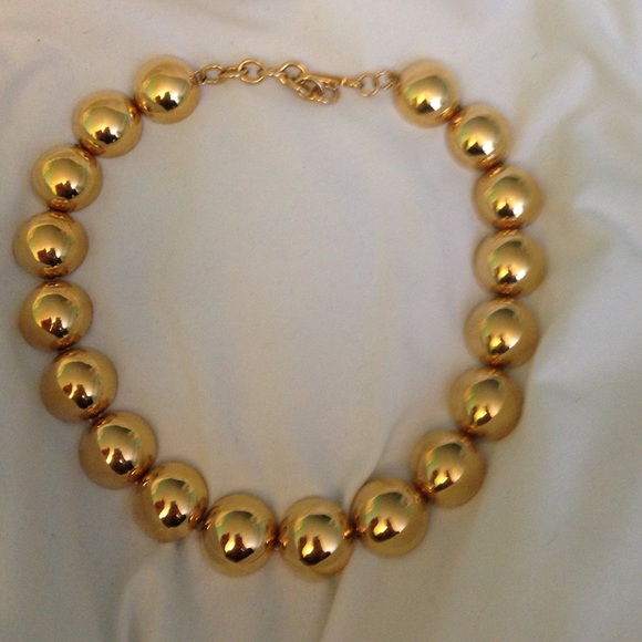 Gold circle necklace