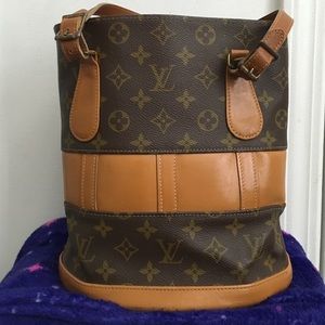 Louis Vuitton handbag size25 lil damage under bag