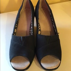 TOMS Black Canvas Wedges