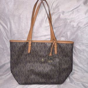 MICHAEL KORS JET SET LARGE TOTE BROWN