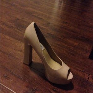 Nude Steve Madden peep toe