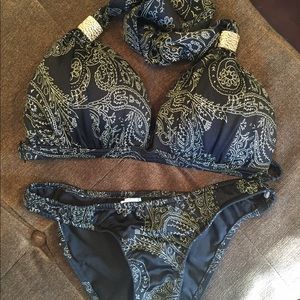 Swimming suit . L top, S bottom