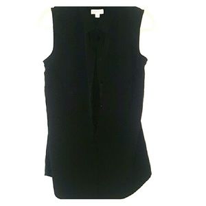 {{Black sleeveless button down collar}}
