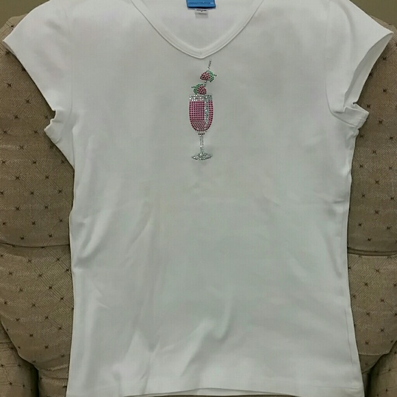 T-Shirt - Picture 1 of 4