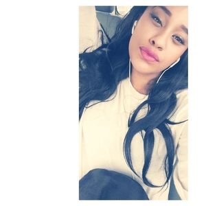 Meet your Posher, Adrianne