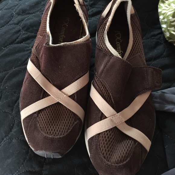 Shoes - Picture 1 of 3