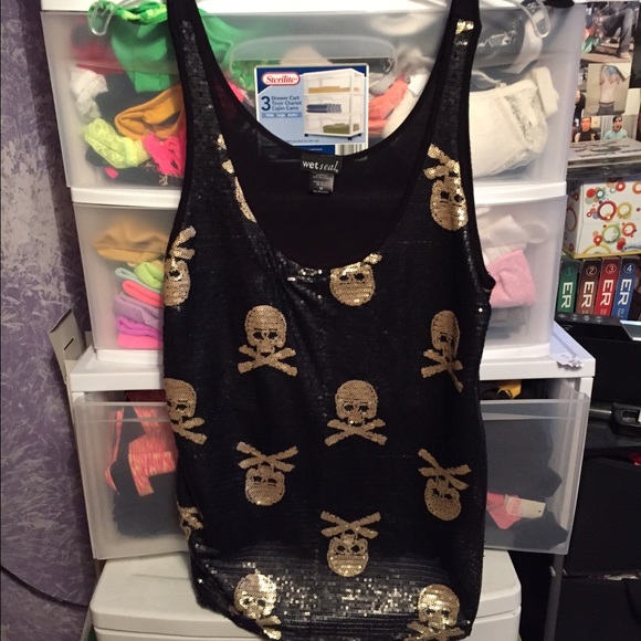 Skull tank