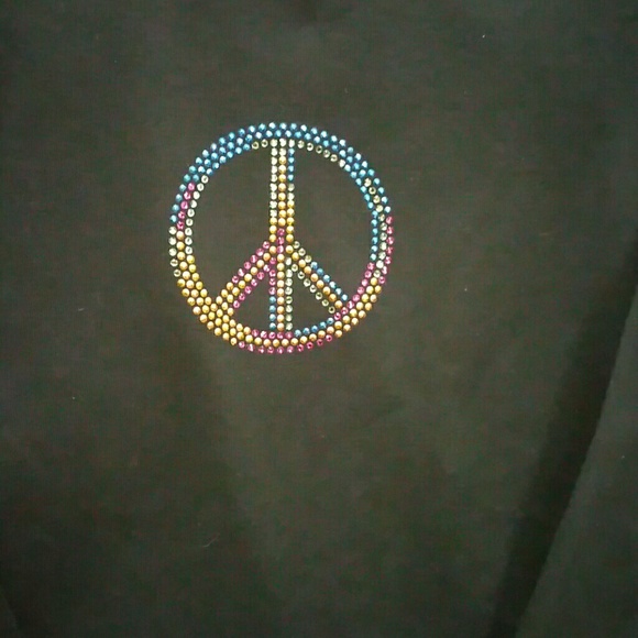 T-Shirt - Picture 2 of 4