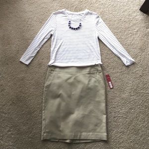 NWT khaki stretch skirt. Lined. Size 8.