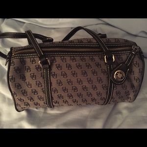 Small Dooney & Bourke barrel bag