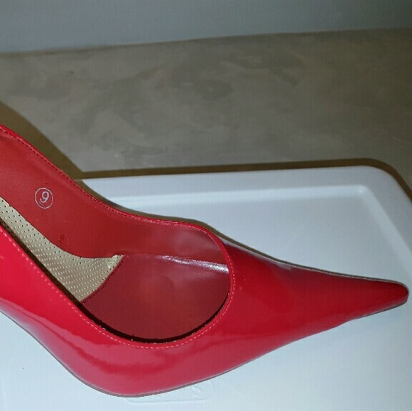 Pointed Patent Leather Pumps