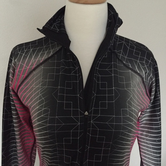 Nike Pro Long Sleeve Shirt. - Picture 2 of 4