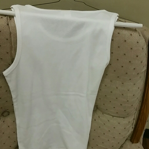 T-Shirt  NWOT - Picture 4 of 4