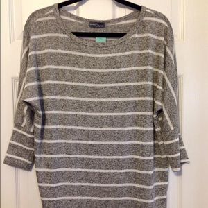 Gray striped 3/4 sleeve sweater