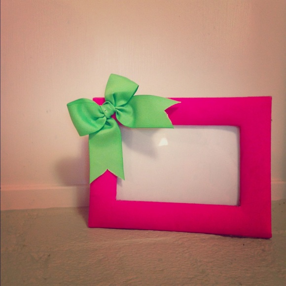 🎀Mudpie 4x6 Pink and Green Bow Frame