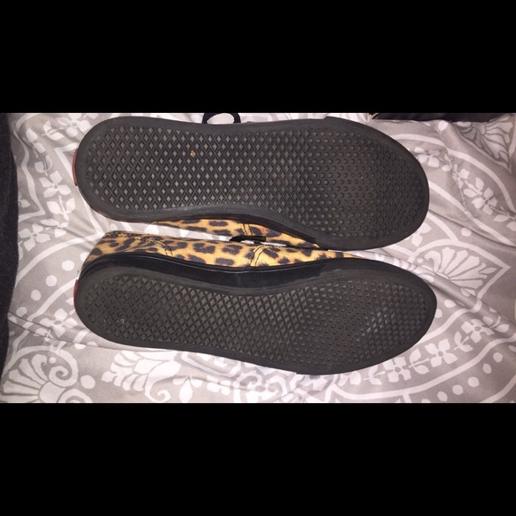 Selling Cheetah vans with box π - Picture 3 of 4