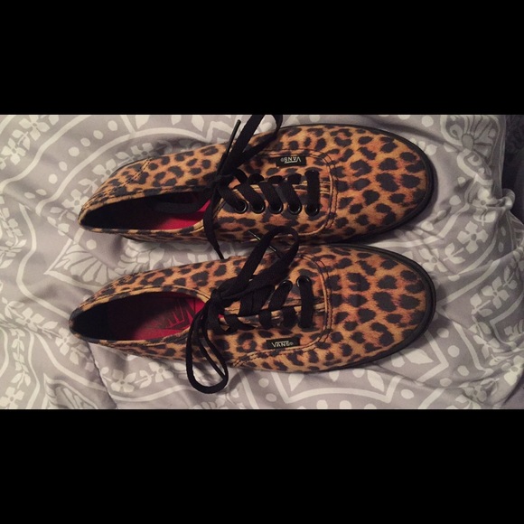 Selling Cheetah vans with box π - Picture 4 of 4