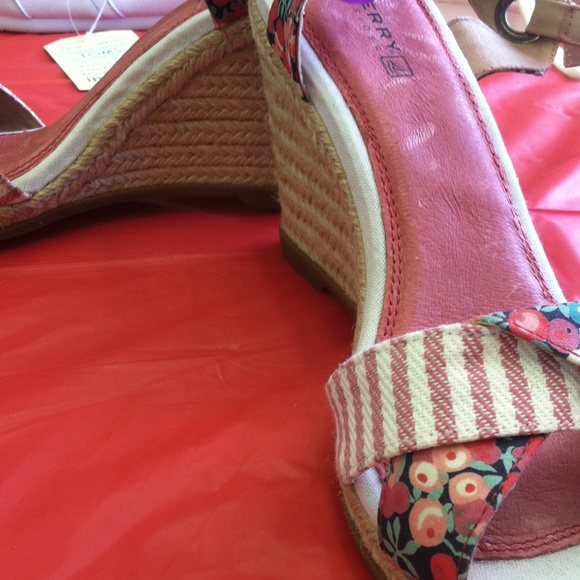 Brand new SPERRY wedge sandals - Picture 3 of 4