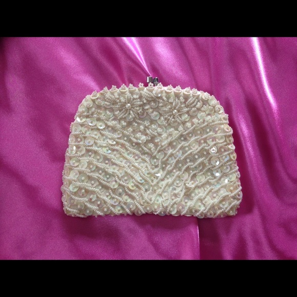 Vintage ivory/white beaded & sequined purse