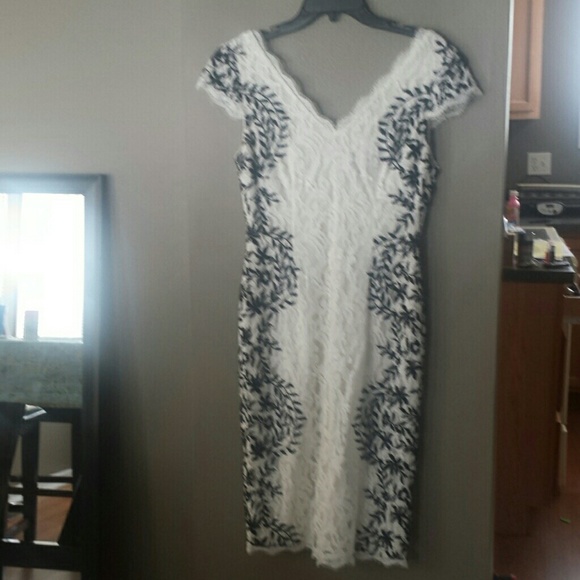 Adrianna Papell Dresses & Skirts - Classy black and white lace dress
