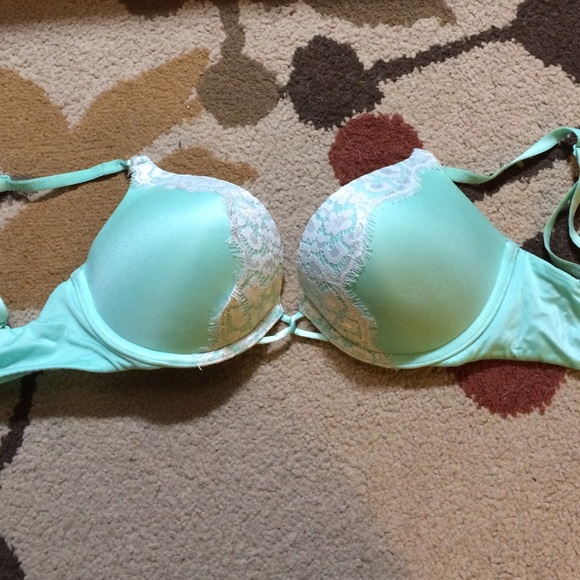 Victoria's Secret bombshell bra