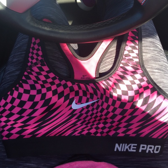 Nike pro sports bra - Picture 2 of 4
