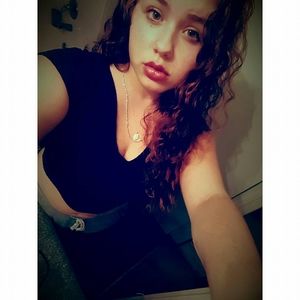 Meet your Posher, Caitlin