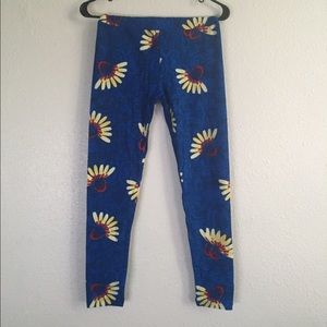 LuLaRoe legging. One size. Blue flower design