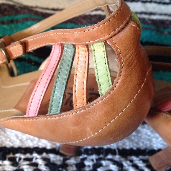 Carlos Santana multi-colored leather heel. Size 10 - Picture 4 of 4