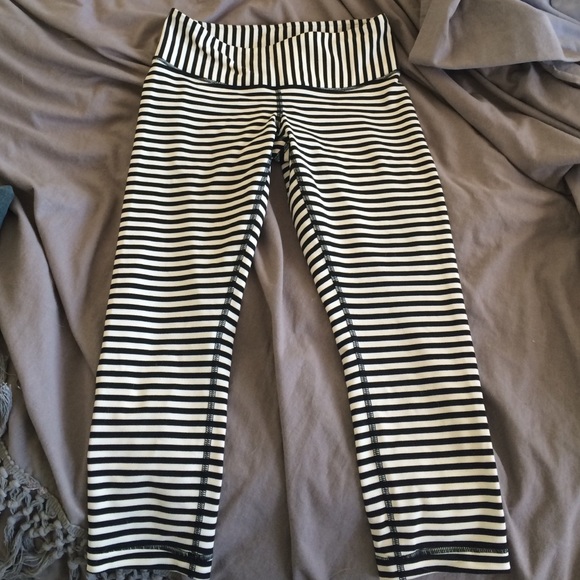 NWOT Lululemon Wunder Under Crop II size 6