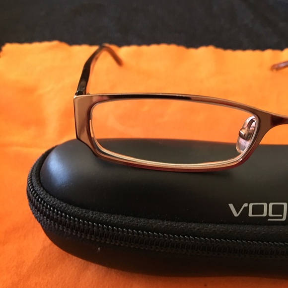 Vogue - Picture 2 of 4