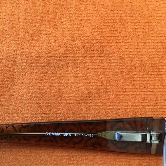 Vogue - Picture 4 of 4