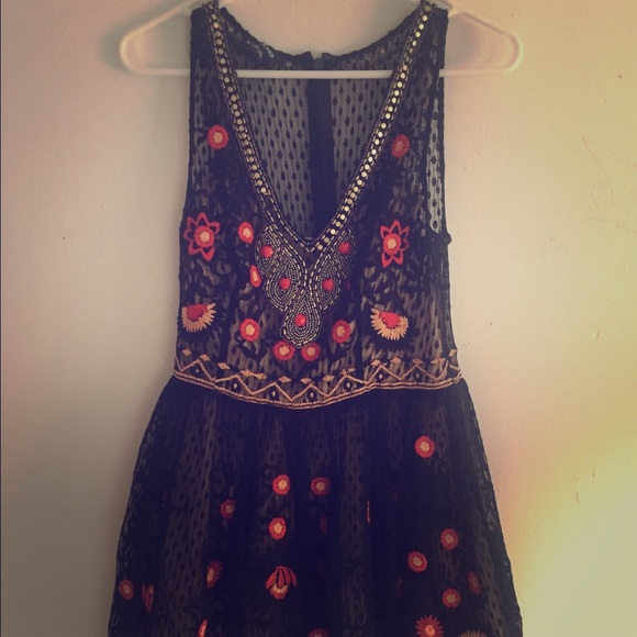 Bebe Lace dress. Red roses
