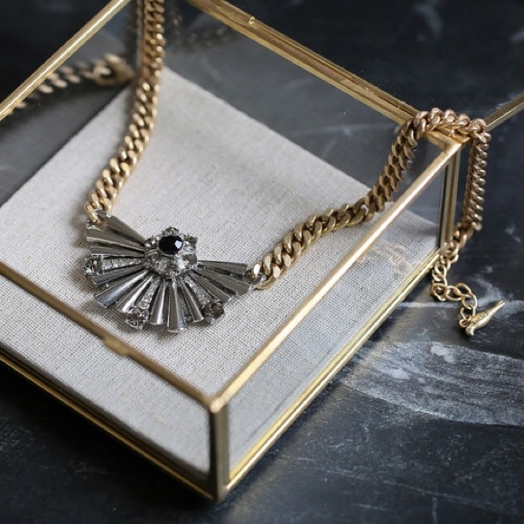 Chloe+Isabel Deco Fanfare Statement Necklace - Picture 2 of 2