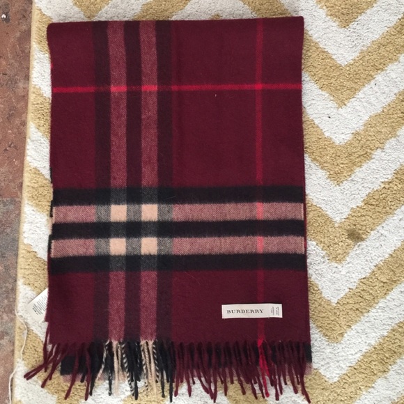 Burberry Cashmere scarf