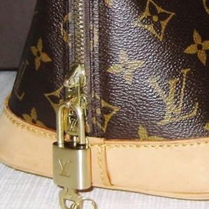 Louis Vuitton Padlock and key # 313
