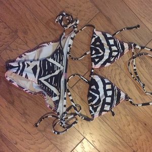 🚫SOLD🚫Aztec pattern Roxy bikini