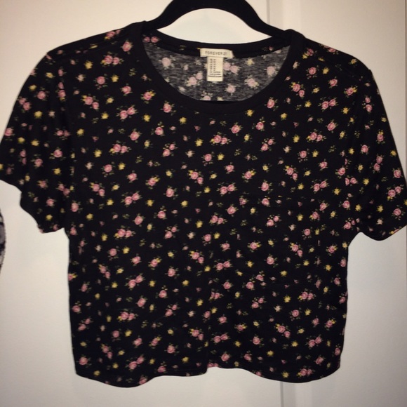 Forever 21 Tops - NWOT🌸Forever 21 floral crop top