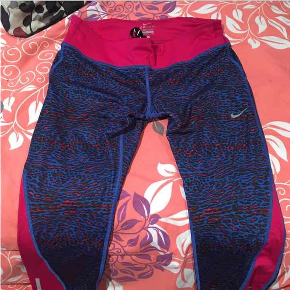 Nike Capris - Picture 2 of 4