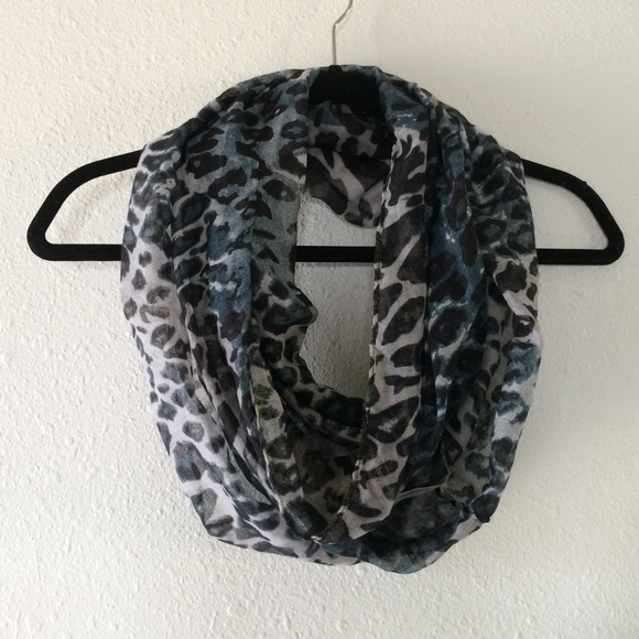Bundle: Scarf and Beanie