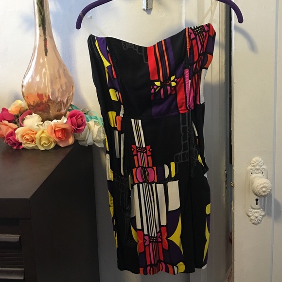Strapless geometric print dress with pockets. - Picture 1 of 3