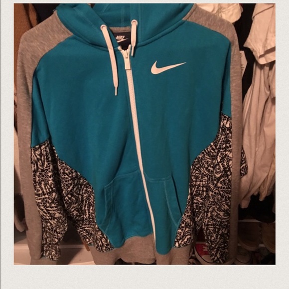 Cutest Women's Nike jacket 😍😍😍